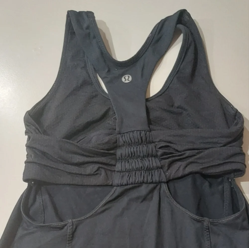 Lululemon athletic top. Size 4 Black perfect condition Built in Bra - Picture 3 of 5